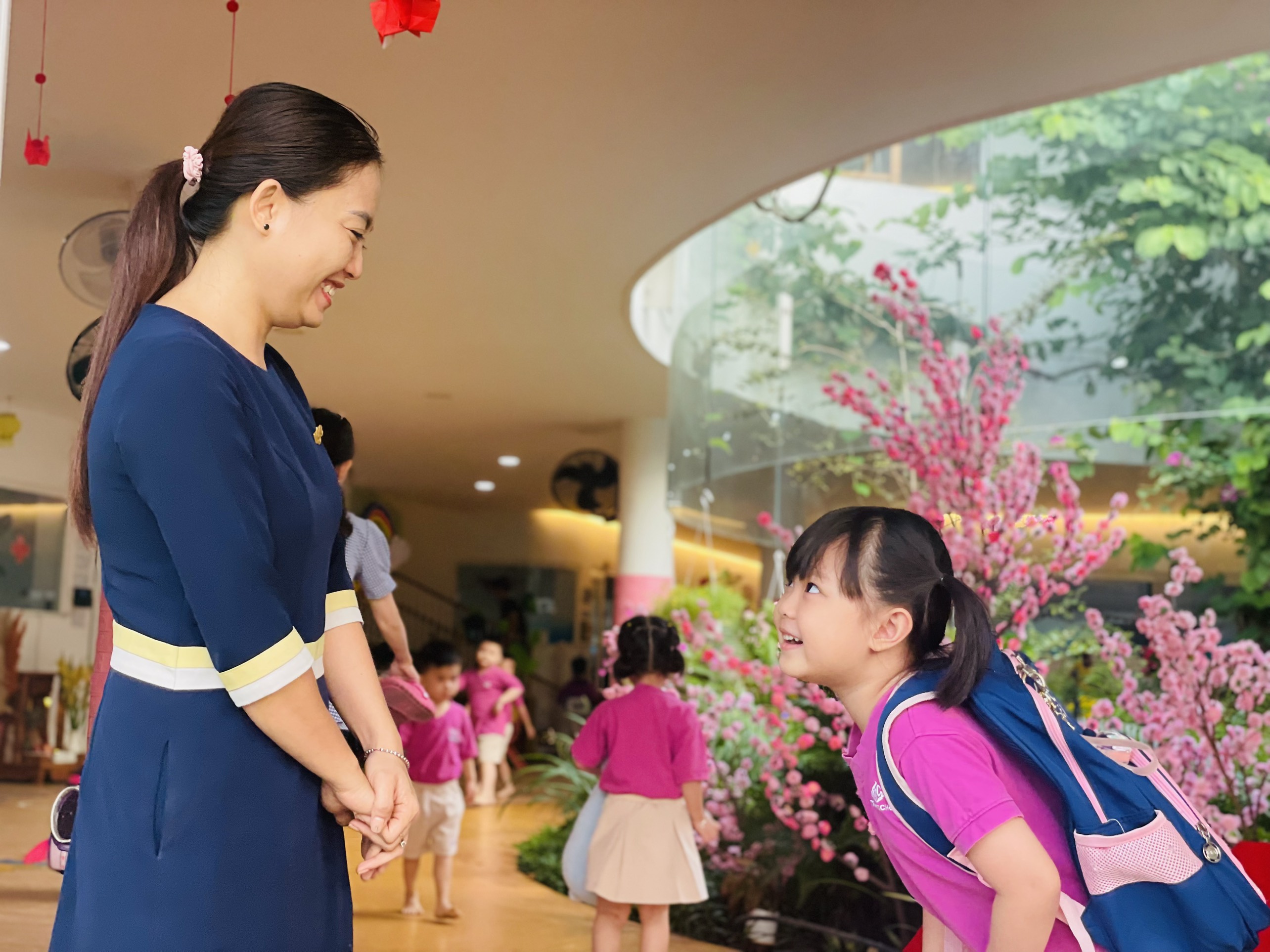 1. ĐÓN BÉ VÀO LỚP