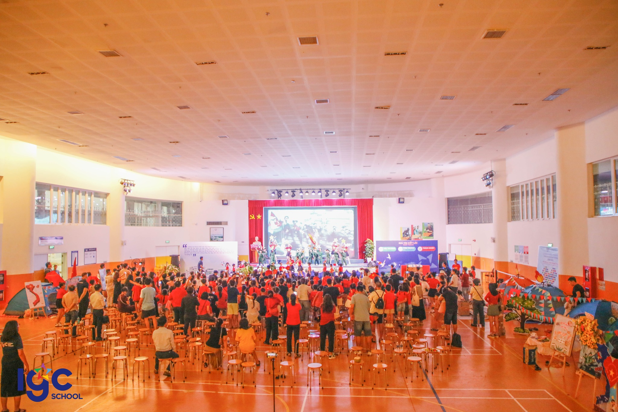 NHỮNG KHOẢNH KHẮC GẮN KẾT PHỤ HUYNH - HỌC SINH - NHÀ TRƯỜNG TRONG SỰ KIỆN ĐÊM TRẠI 28.4.2025