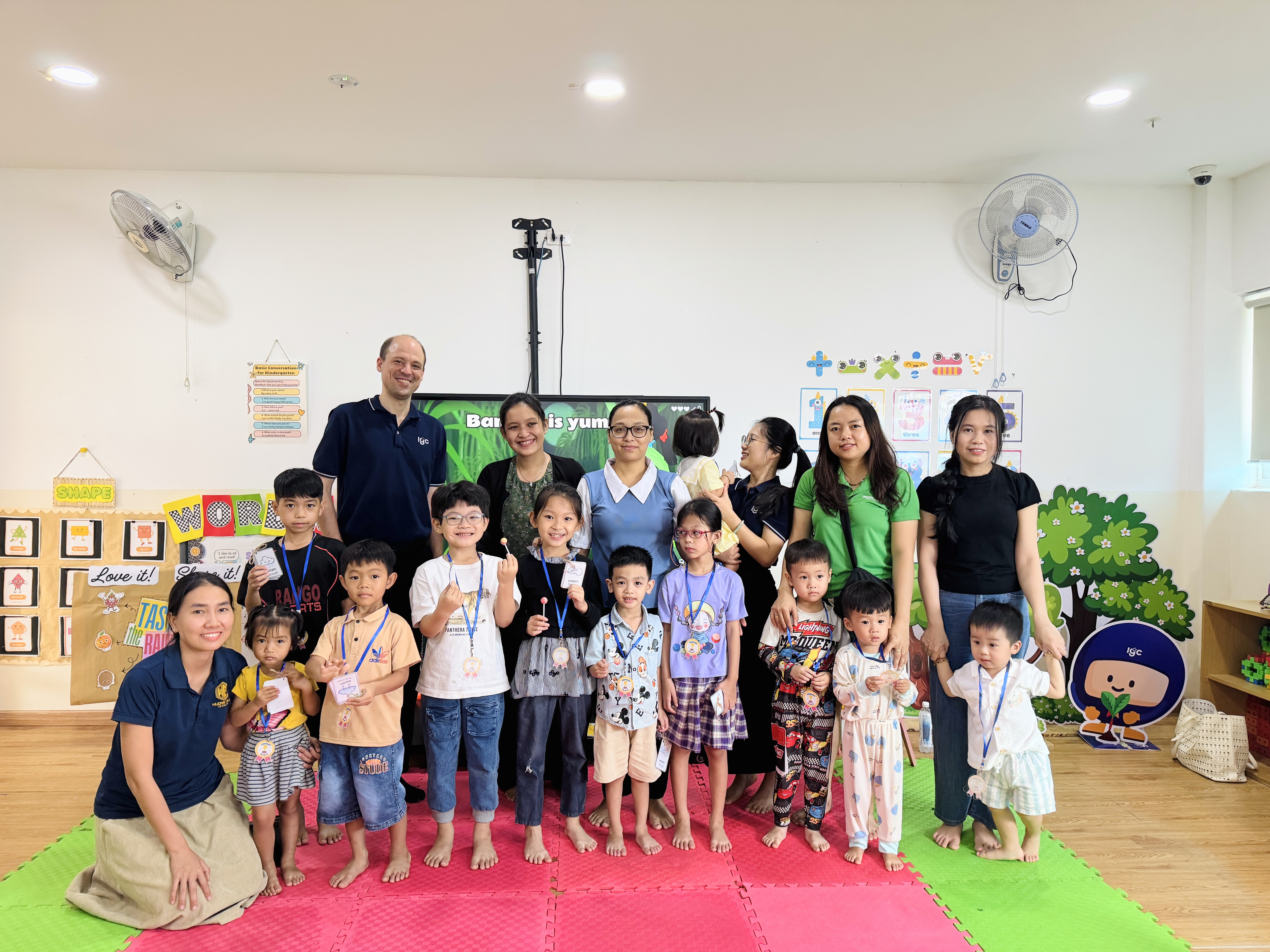 VUI HỌC CÙNG CON – TASTE THE RAINBOW